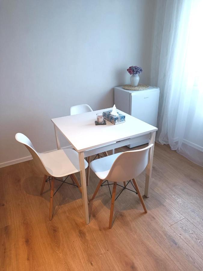 Zoo Karlovarska Apartment เปิลเซน ภายนอก รูปภาพ